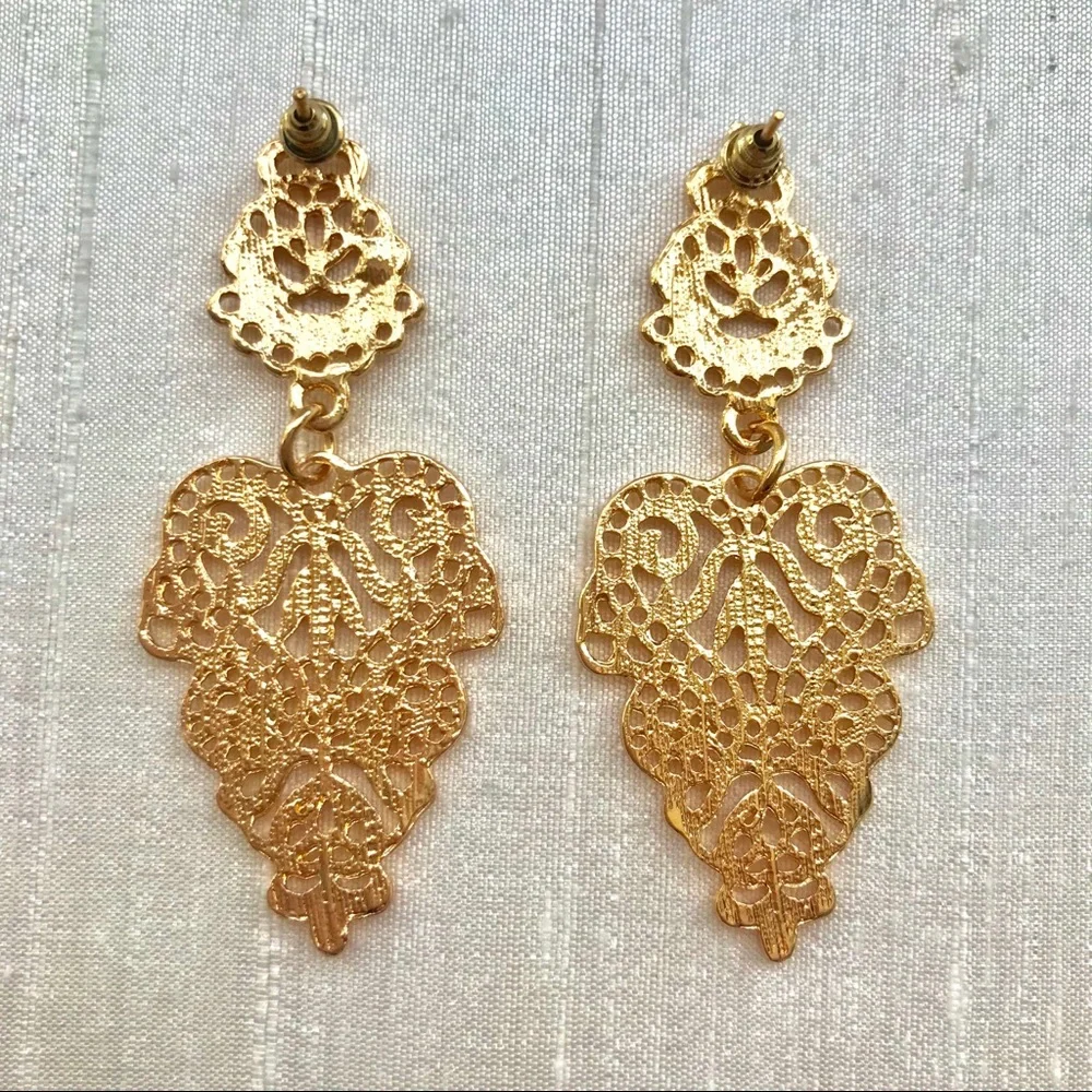 Lovely Lace Earrings - Gold - Picture 4 of 6